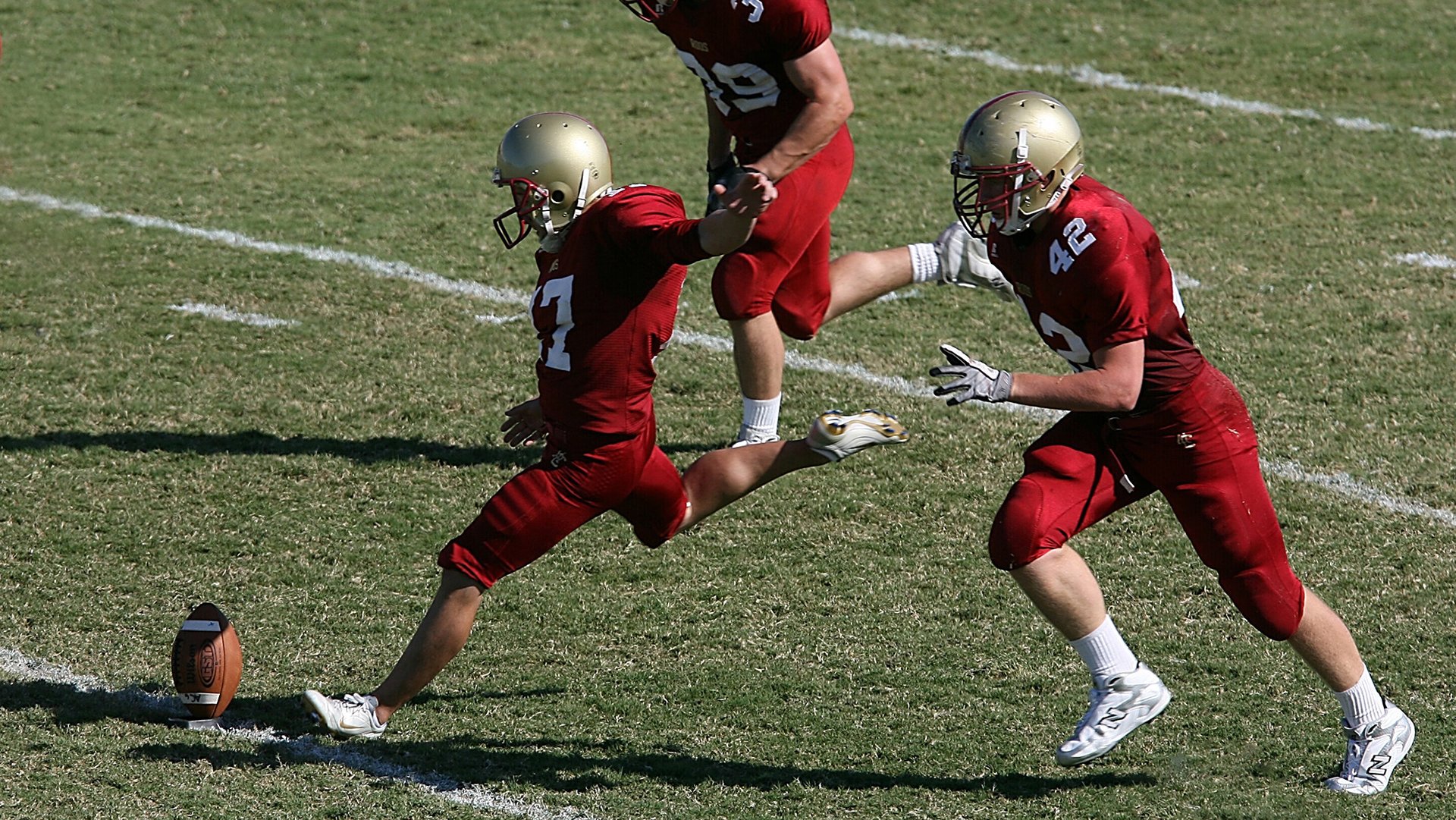 利兹联客场战平阿拉巴，保持领先位置，利兹联打法