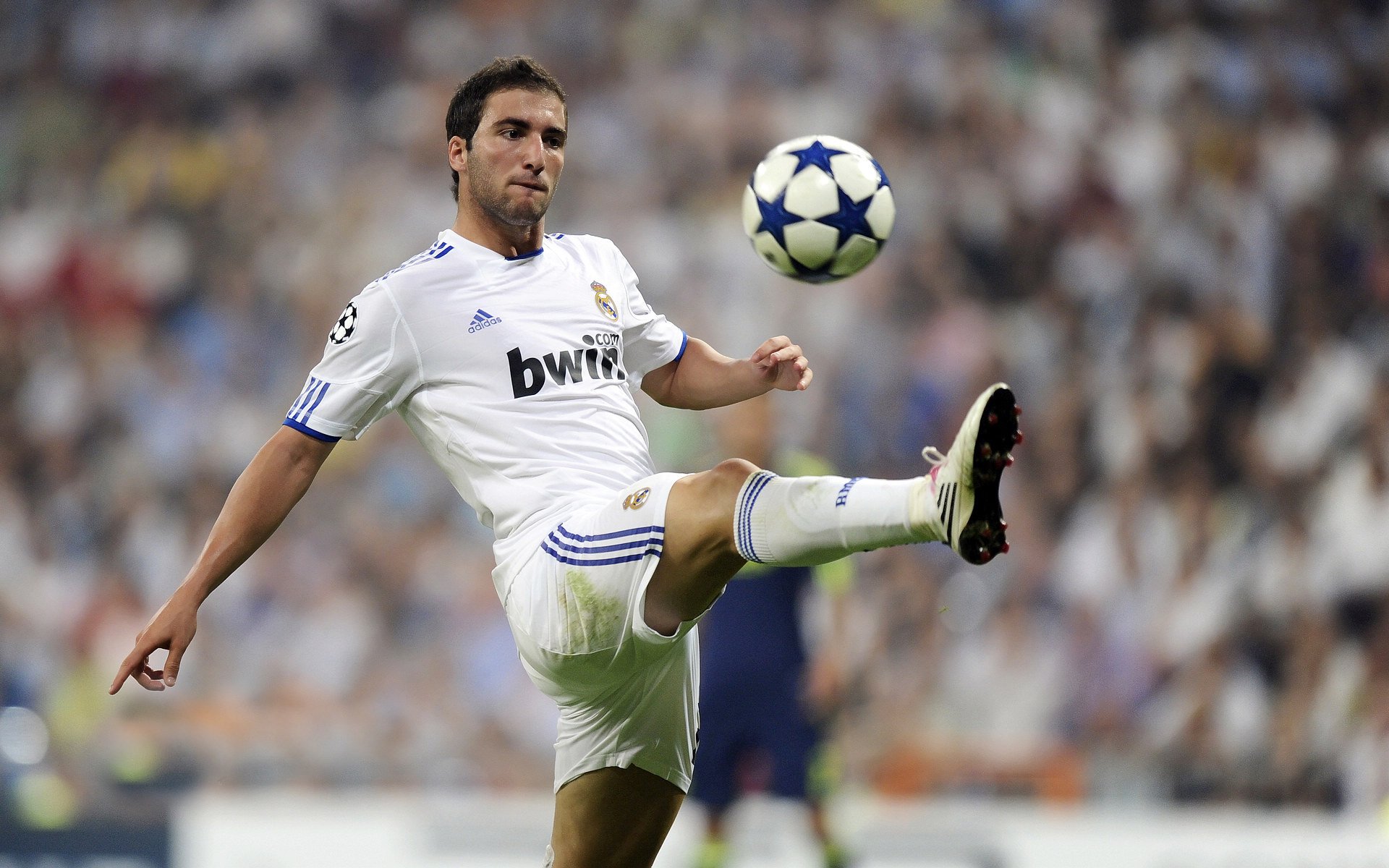 法国队在欧预赛中获得一场艰难的胜利，法国欧预赛成绩